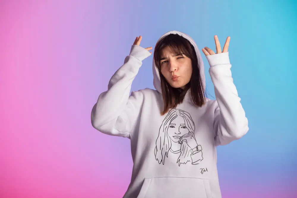Graphic Sweatshirts Are Back How to Style Them in 2026